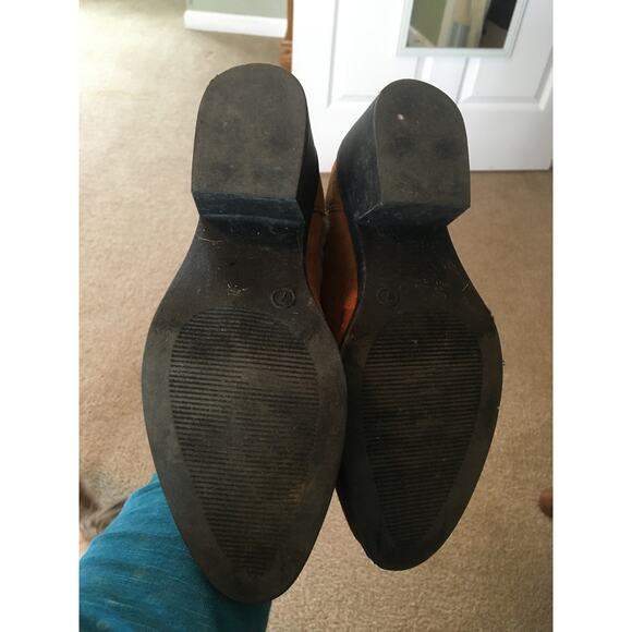 Warm and Cute Modern Rush Size 7 Pull On Bootie With 2' heel - Picture 4 of 6